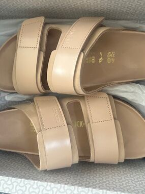 New in box with tags Birkenstock Uji Beige Women’s 9